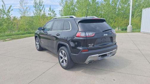 Diamond Black Crystal Pearlcoat 2021 Jeep Cherokee Limited