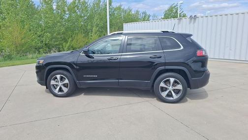 Diamond Black Crystal Pearlcoat 2021 Jeep Cherokee Limited
