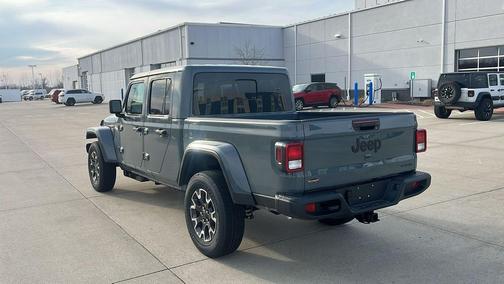 Anvil Clearcoat 2026 Jeep Gladiator Sahara 4x4