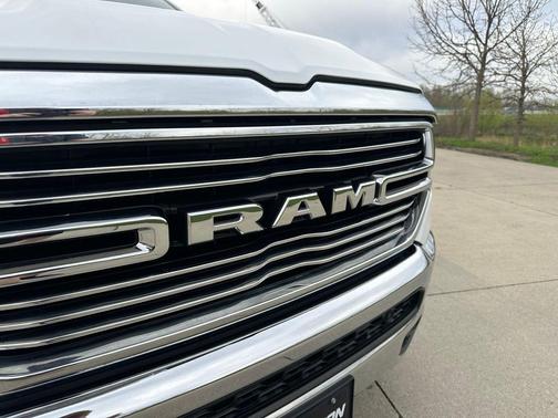 Bright White Clearcoat 2023 RAM 1500 Laramie