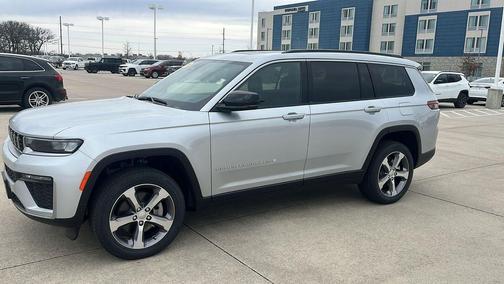 Silver Zynith 2026 Jeep Grand Cherokee L Limited