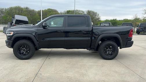 Diamond Black Crystal Pearlcoat 2026 RAM 1500 RHO Crew Cab 4x4 5'7' Box