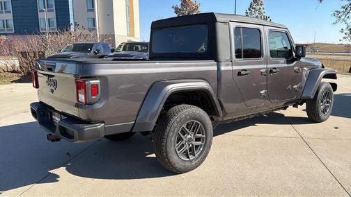 Granite Crystal Metallic Clearcoat 2026 Jeep Gladiator Sport S