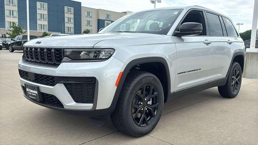 Silver Zynith 2026 Jeep Grand Cherokee Altitude