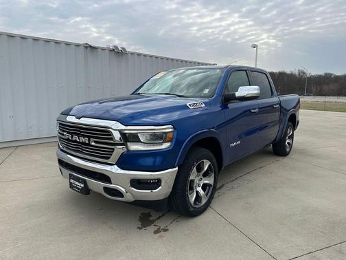 Blue Streak Pearlcoat 2019 RAM 1500 Laramie