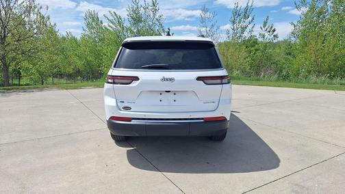 Bright White Clearcoat 2023 Jeep Grand Cherokee L Limited