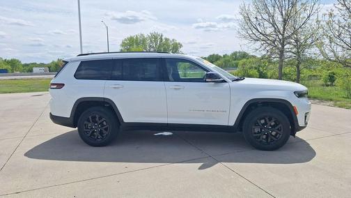 Bright White Clearcoat 2023 Jeep Grand Cherokee L Limited
