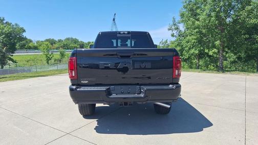 Diamond Black Crystal Pearlcoat 2026 RAM 2500 Big Horn Crew Cab 4x4 6'4' Box