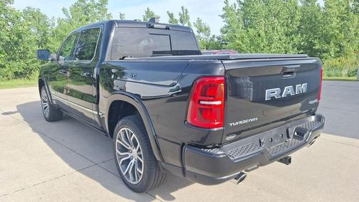 Diamond Black Crystal Pearlcoat 2026 RAM 1500 ST