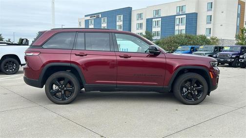Velvet Red Pearlcoat 2025 Jeep Grand Cherokee Altitude