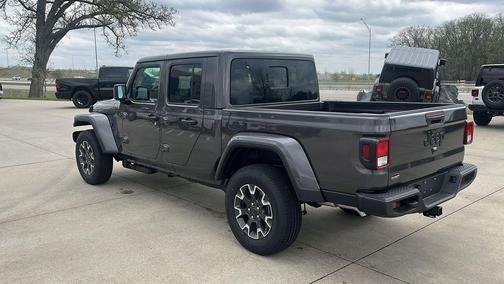 Granite Crystal Metallic Clearcoat 2026 Jeep Gladiator Sahara 4x4