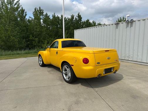 Millennium Yellow 2004 Chevrolet SSR Base
