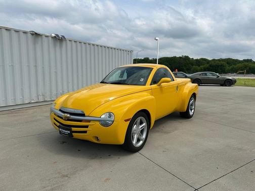 Millennium Yellow 2004 Chevrolet SSR Base