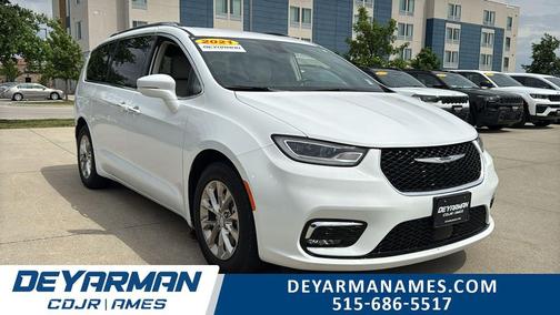 Bright White Clearcoat 2021 Chrysler Pacifica Touring L