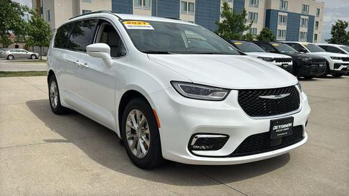 Bright White Clearcoat 2021 Chrysler Pacifica Touring L