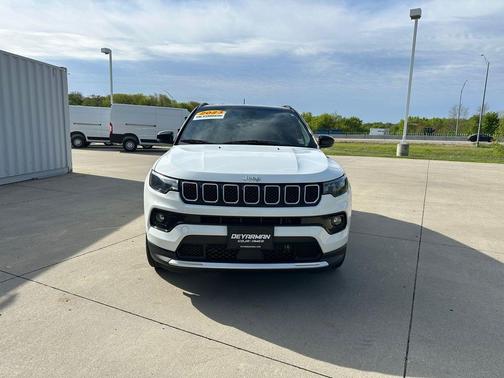 Bright White Clearcoat 2023 Jeep Compass Limited