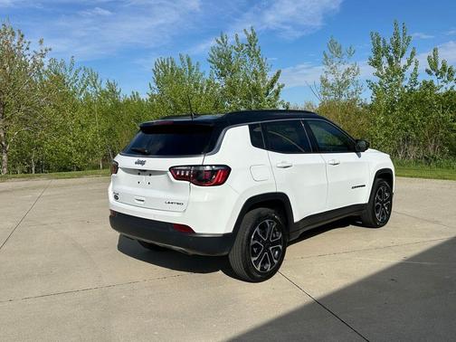 Bright White Clearcoat 2023 Jeep Compass Limited