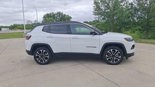 Bright White Clearcoat 2023 Jeep Compass Limited