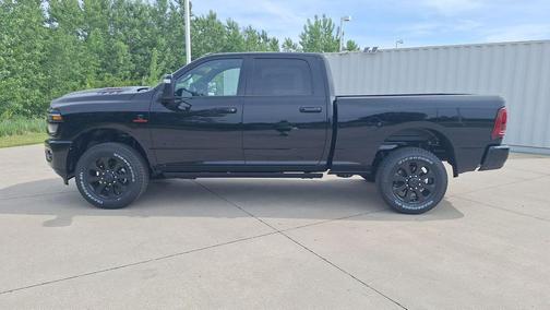 Diamond Black Crystal Pearlcoat 2026 RAM 2500 Laramie Crew Cab 4x4 6'4' Box