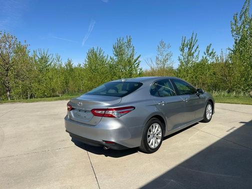Celestial Silver Metallic 2019 Toyota Camry LE