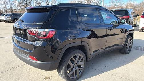 Diamond Black Crystal Pearlcoat 2026 Jeep Compass Limited