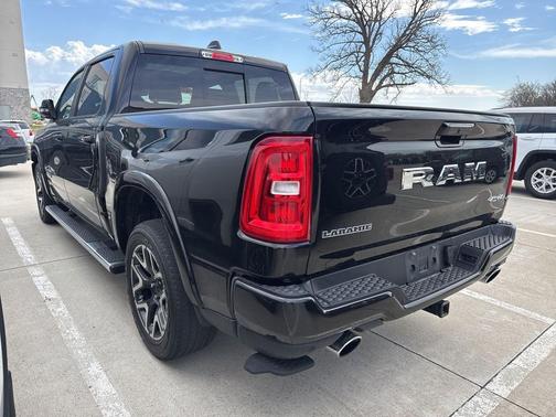 Diamond Black Crystal Pearlcoat 2025 RAM 1500 Laramie
