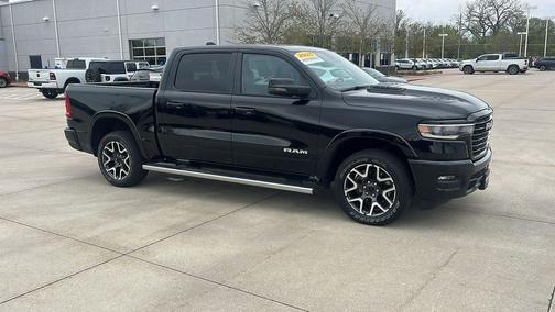 Diamond Black Crystal Pearlcoat 2025 RAM 1500 Laramie