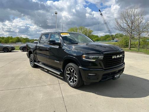 Diamond Black Crystal Pearlcoat 2025 RAM 1500 Laramie
