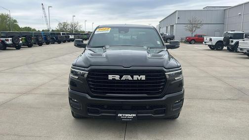 Diamond Black Crystal Pearlcoat 2025 RAM 1500 Laramie