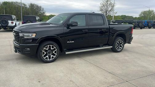 Diamond Black Crystal Pearlcoat 2025 RAM 1500 Laramie