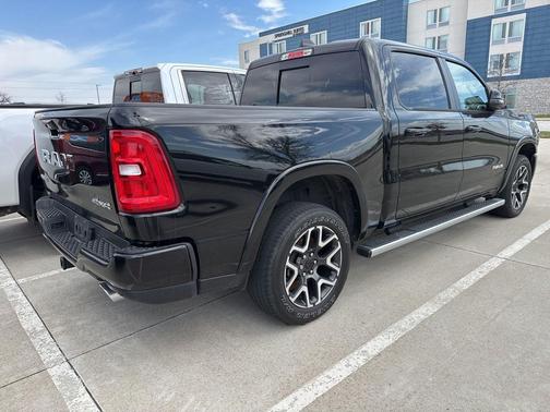 Diamond Black Crystal Pearlcoat 2025 RAM 1500 Laramie