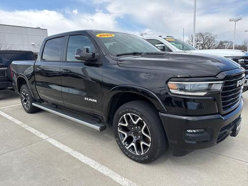 Diamond Black Crystal Pearlcoat 2025 RAM 1500 Laramie