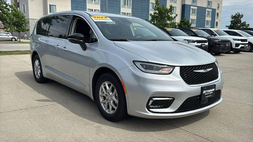 Silver Mist Clearcoat 2024 Chrysler Pacifica Touring L