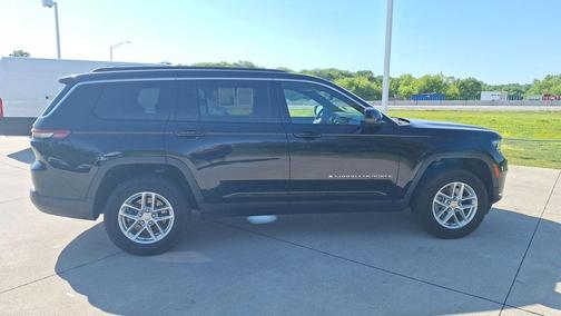Diamond Black Crystal Pearlcoat 2025 Jeep Grand Cherokee L Laredo