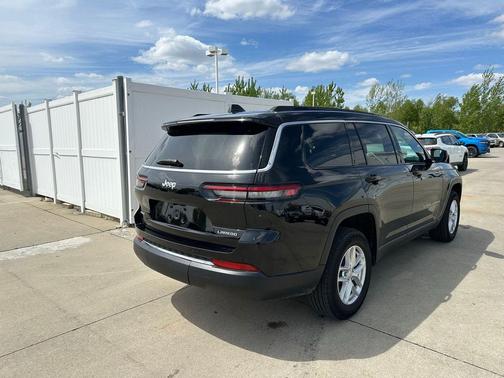 Diamond Black Crystal Pearlcoat 2025 Jeep Grand Cherokee L Laredo