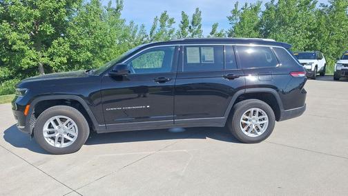 Diamond Black Crystal Pearlcoat 2025 Jeep Grand Cherokee L Laredo