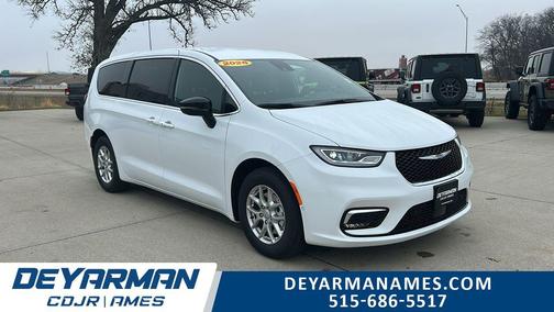 Bright White Clearcoat 2026 Chrysler Pacifica L