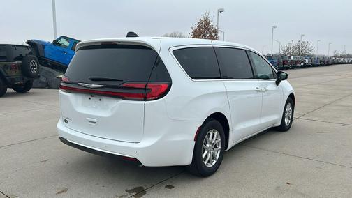 Bright White Clearcoat 2026 Chrysler Pacifica L