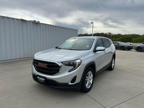 Quicksilver Metallic 2018 GMC Terrain SLE