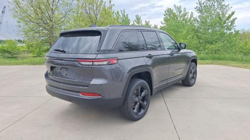 Baltic Gray Metallic Clearcoat 2026 Jeep Grand Cherokee Limited