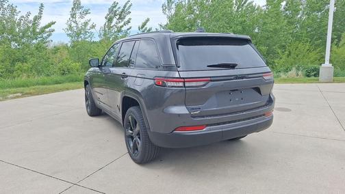 Baltic Gray Metallic Clearcoat 2026 Jeep Grand Cherokee Limited