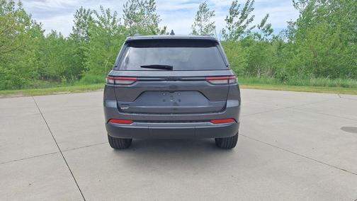Baltic Gray Metallic Clearcoat 2026 Jeep Grand Cherokee Limited