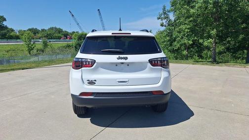 Bright White Clearcoat 2026 Jeep Compass Latitude