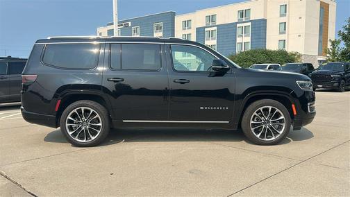 Diamond Black Crystal Pearlcoat 2023 Jeep Wagoneer Series III 4x4