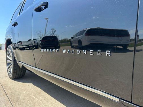 Diamond Black Crystal Pearlcoat 2023 Jeep Grand Wagoneer Series II 4x4
