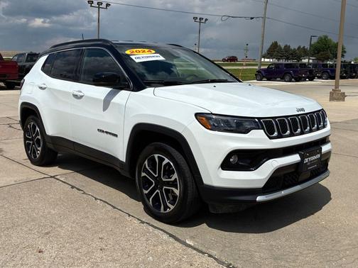 Bright White Clearcoat 2024 Jeep Compass Limited