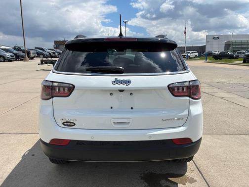 Bright White Clearcoat 2024 Jeep Compass Limited