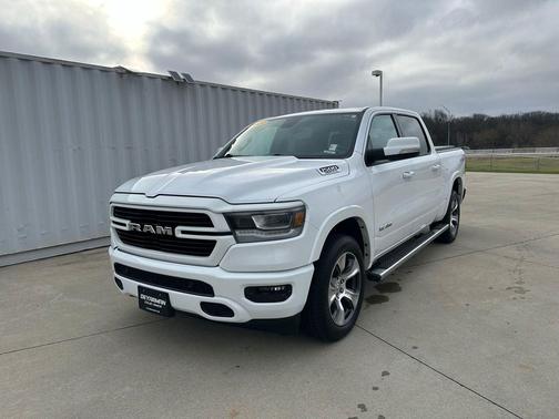 Bright White Clearcoat 2020 RAM 1500 Laramie