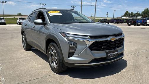 Sterling Gray Metallic 2025 Chevrolet Trax LT