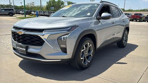 Sterling Gray Metallic 2025 Chevrolet Trax LT